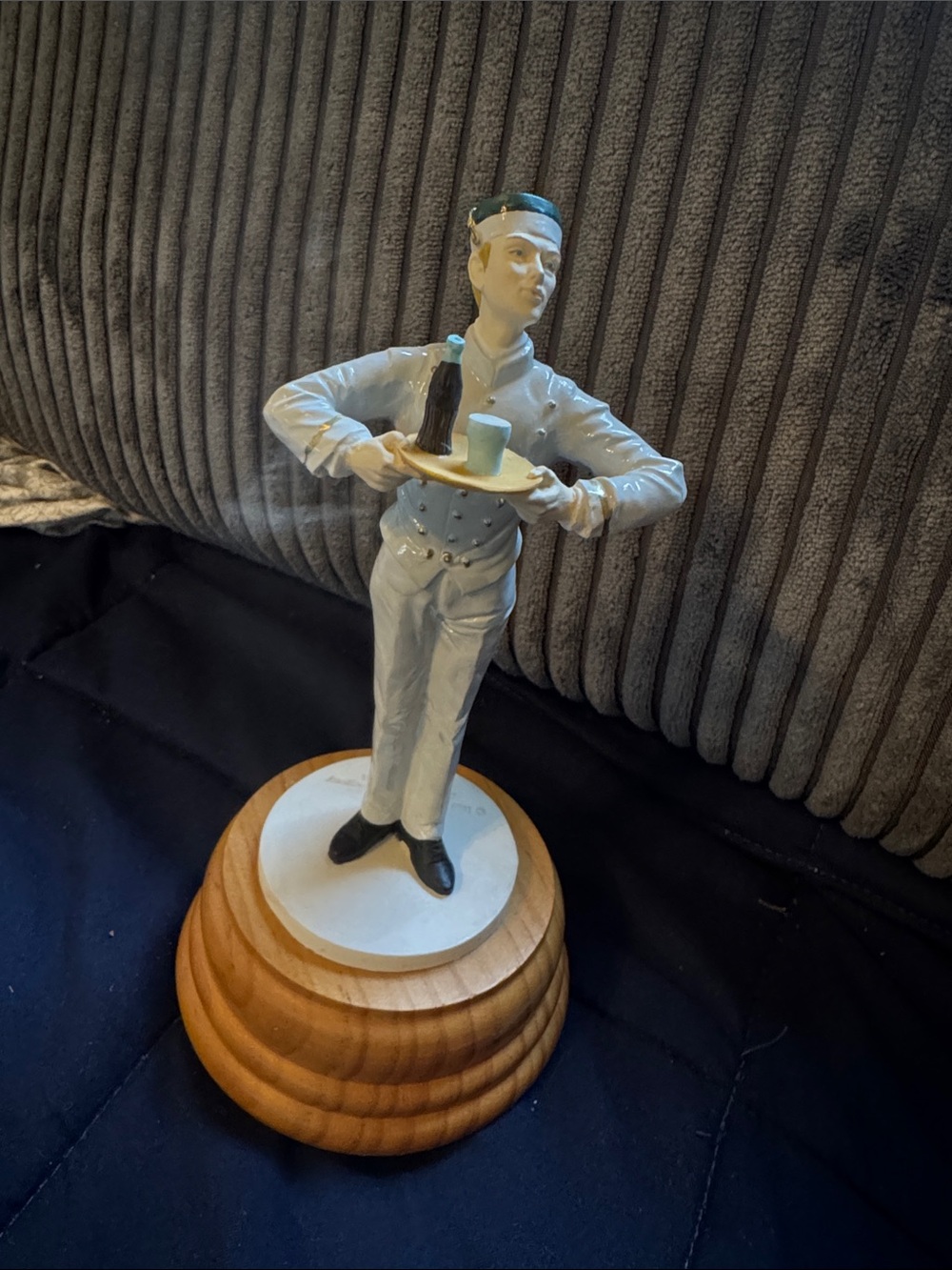 Coca Cola Ceramic Soda jerk Figurine musical (entertainer)White, Green, Gold